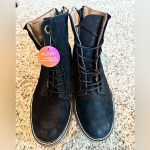 Comfortiva Women’s Renn Lace-Up Boot- Black- Size 7.5M